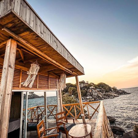 Single Cabin With Lake View Мванза Екстер'єр фото
