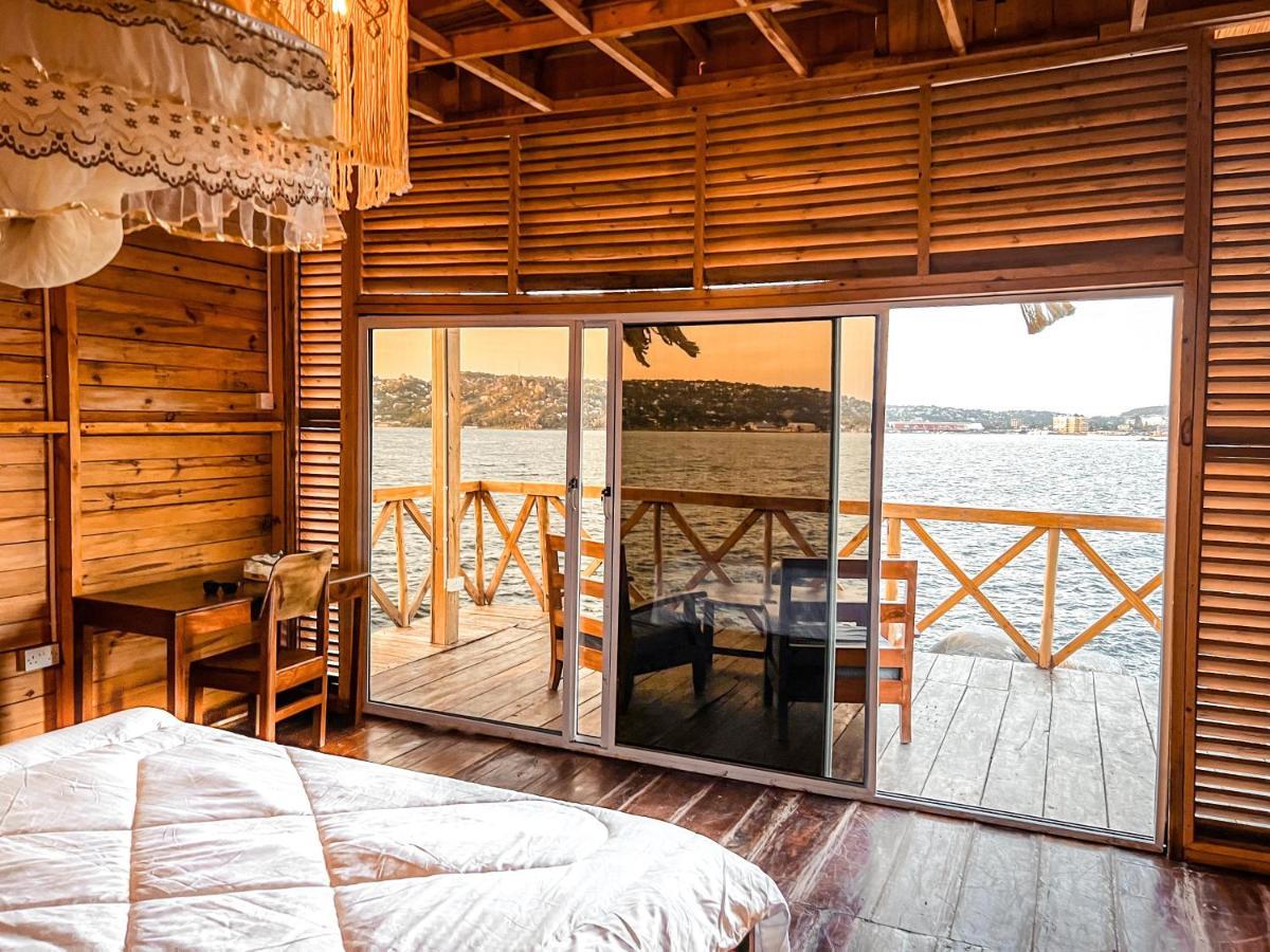 Single Cabin With Lake View Мванза Екстер'єр фото